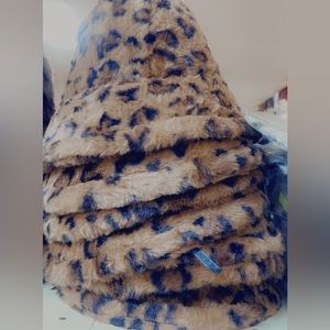 Ladies fur buckets hats